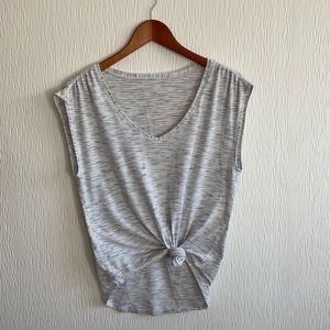 Lululemon women’s athletic short sleeve top 😍